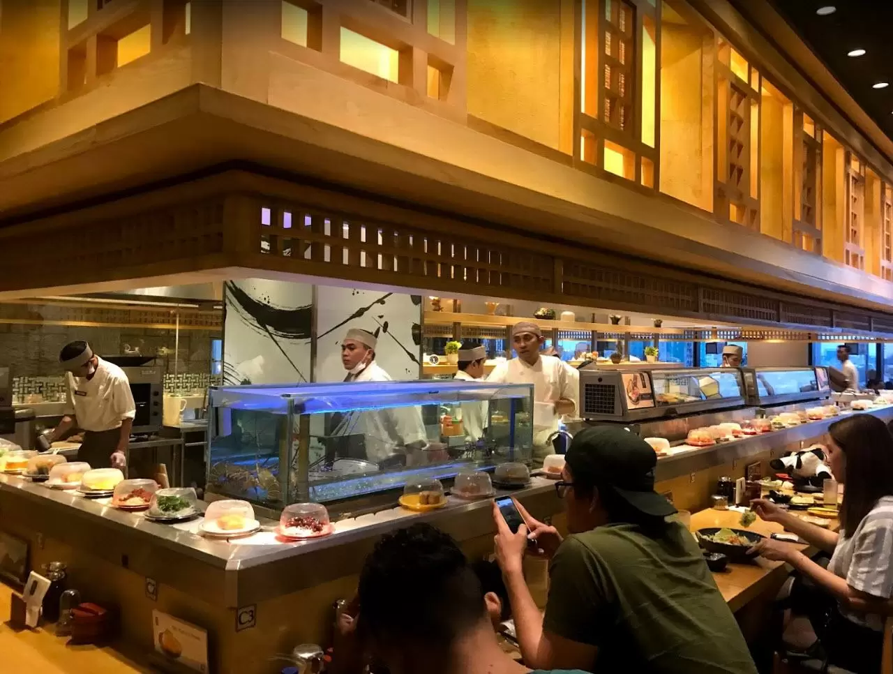 Suasana ruang makan Sushi Hiro Bekasi